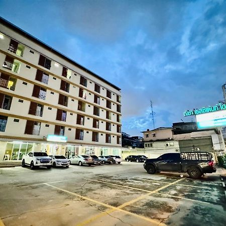 Nicha Residence Hotel Bangkok Bagian luar foto