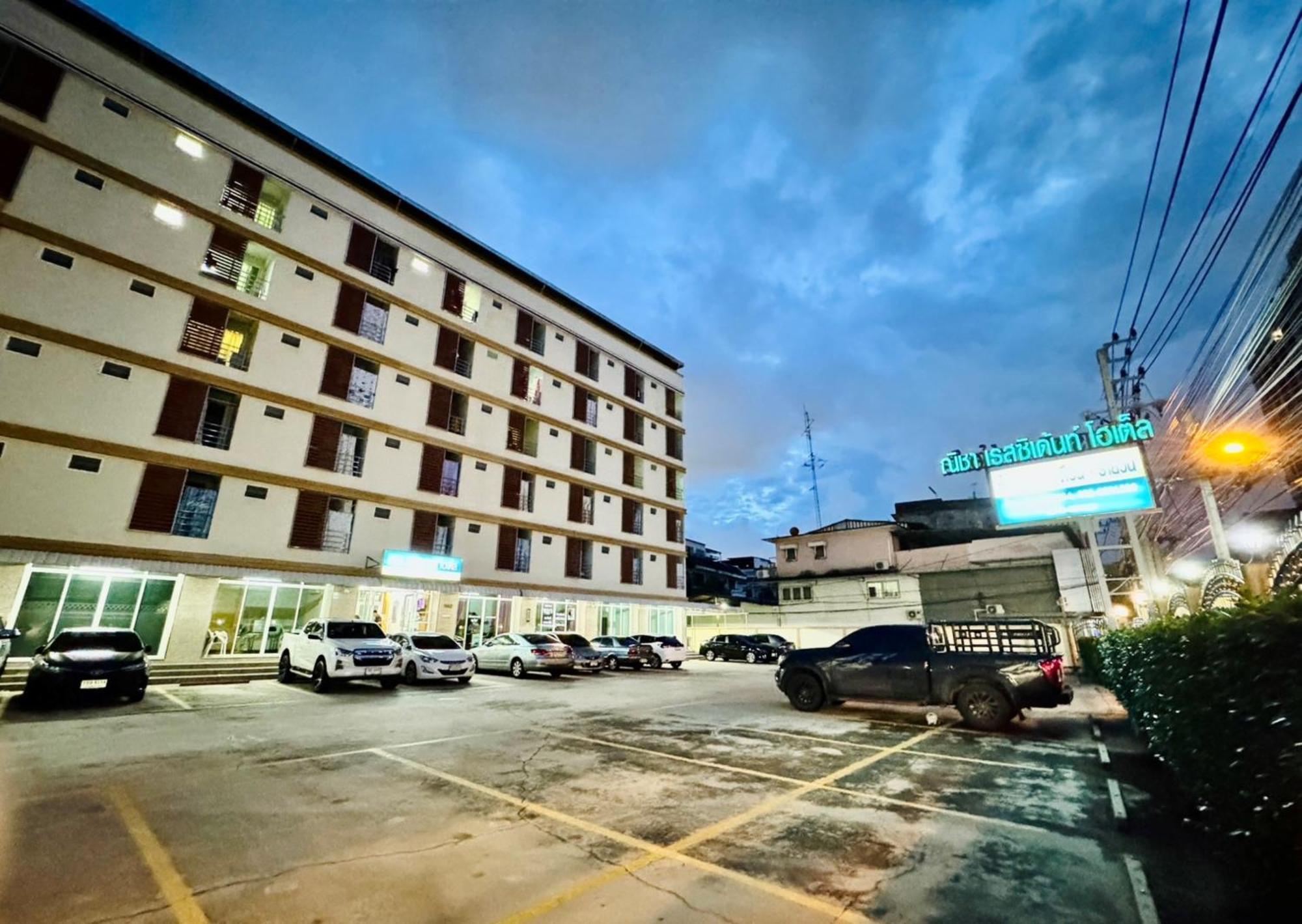 Nicha Residence Hotel Bangkok Bagian luar foto