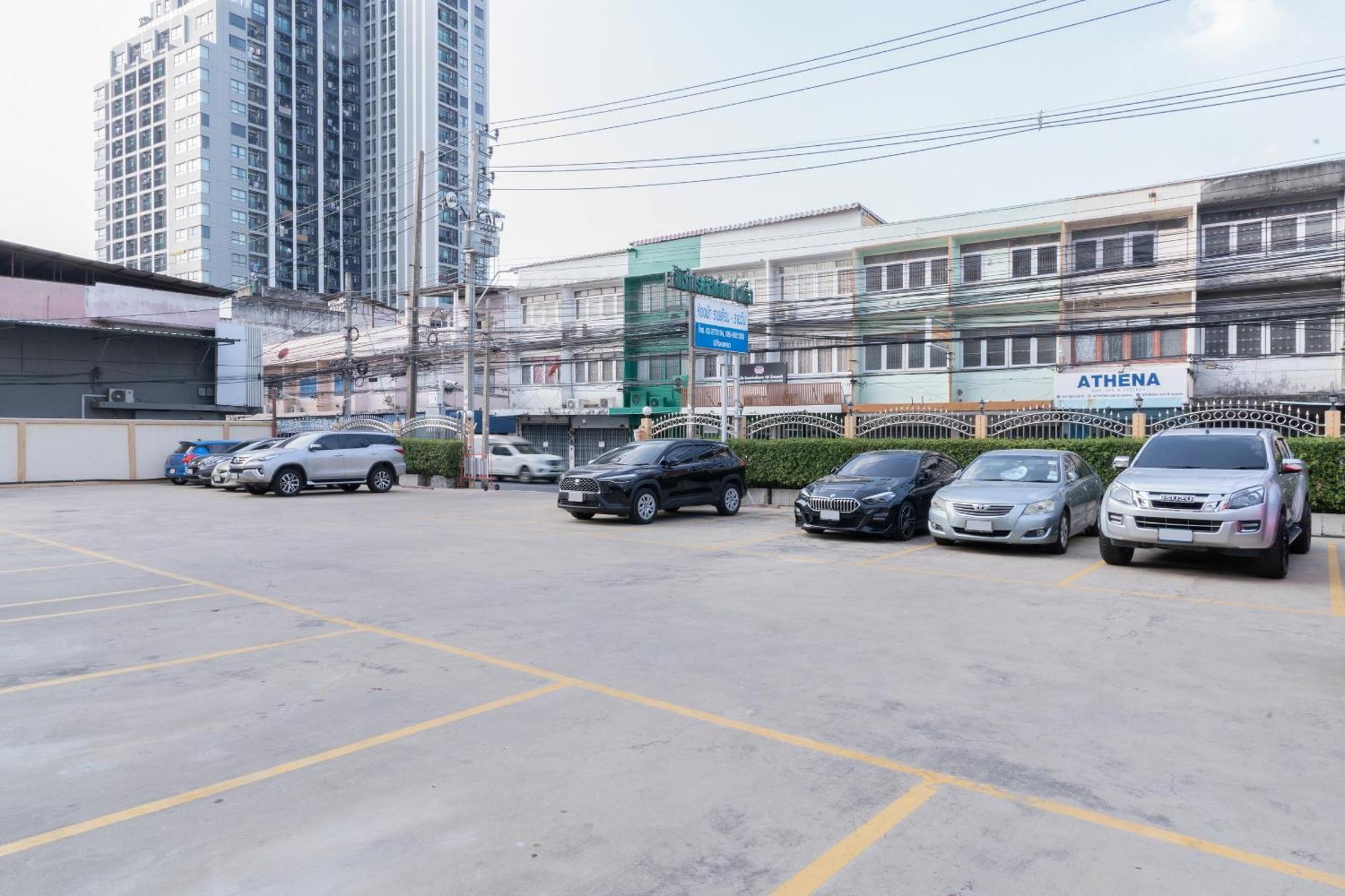 Nicha Residence Hotel Bangkok Bagian luar foto