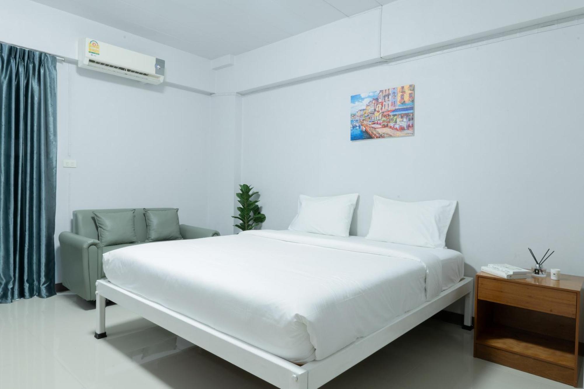 Nicha Residence Hotel Bangkok Bagian luar foto