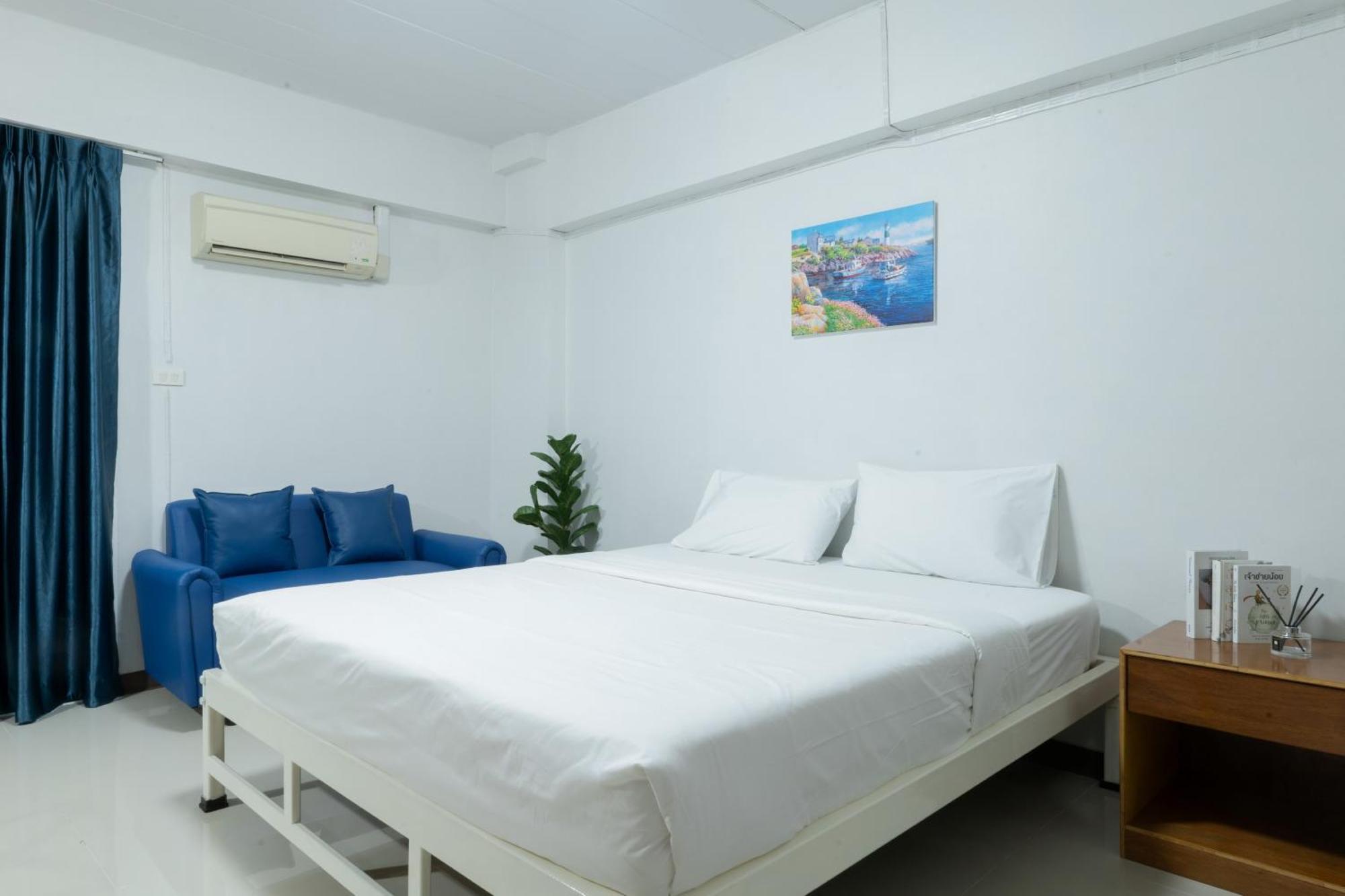 Nicha Residence Hotel Bangkok Bagian luar foto