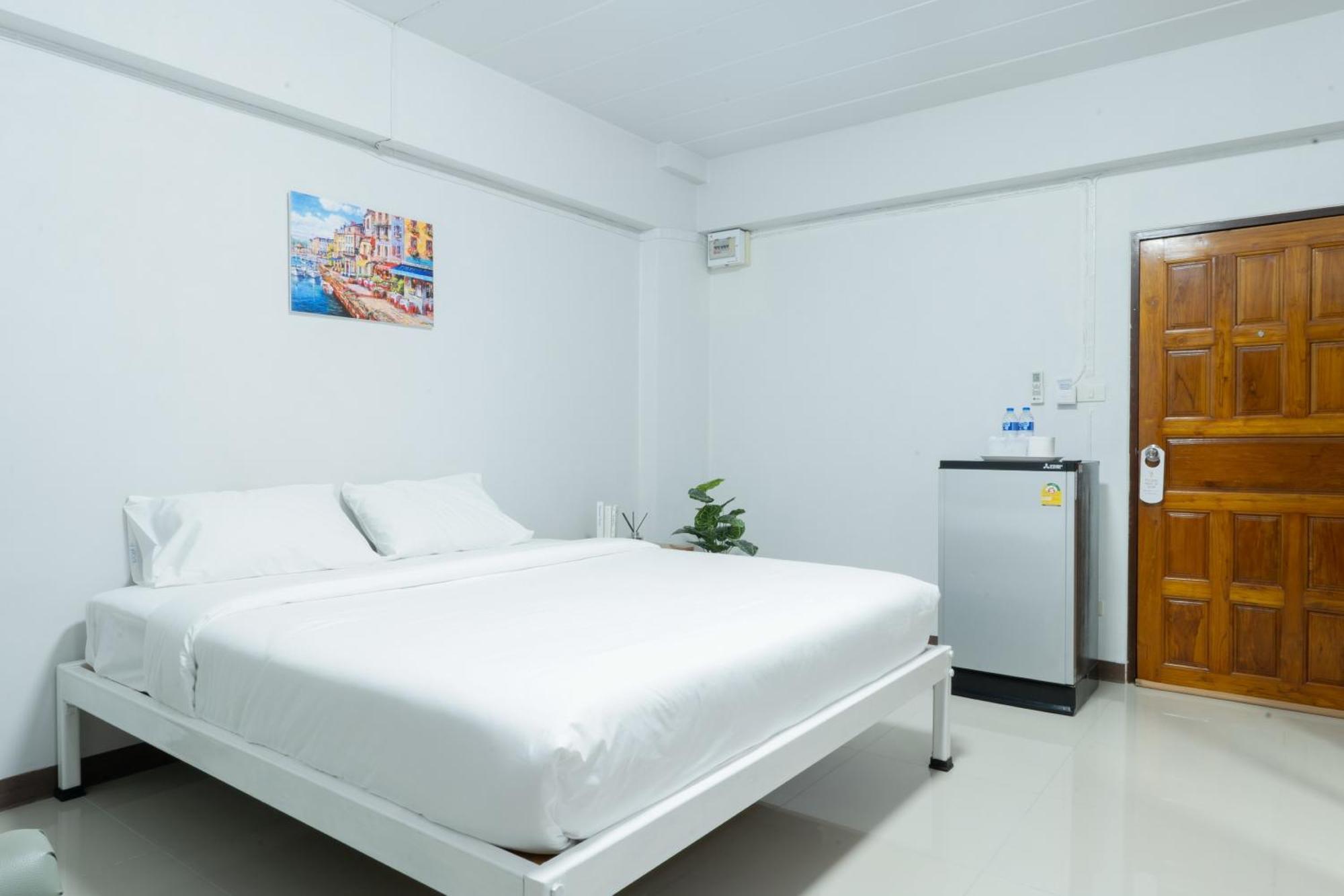 Nicha Residence Hotel Bangkok Bagian luar foto