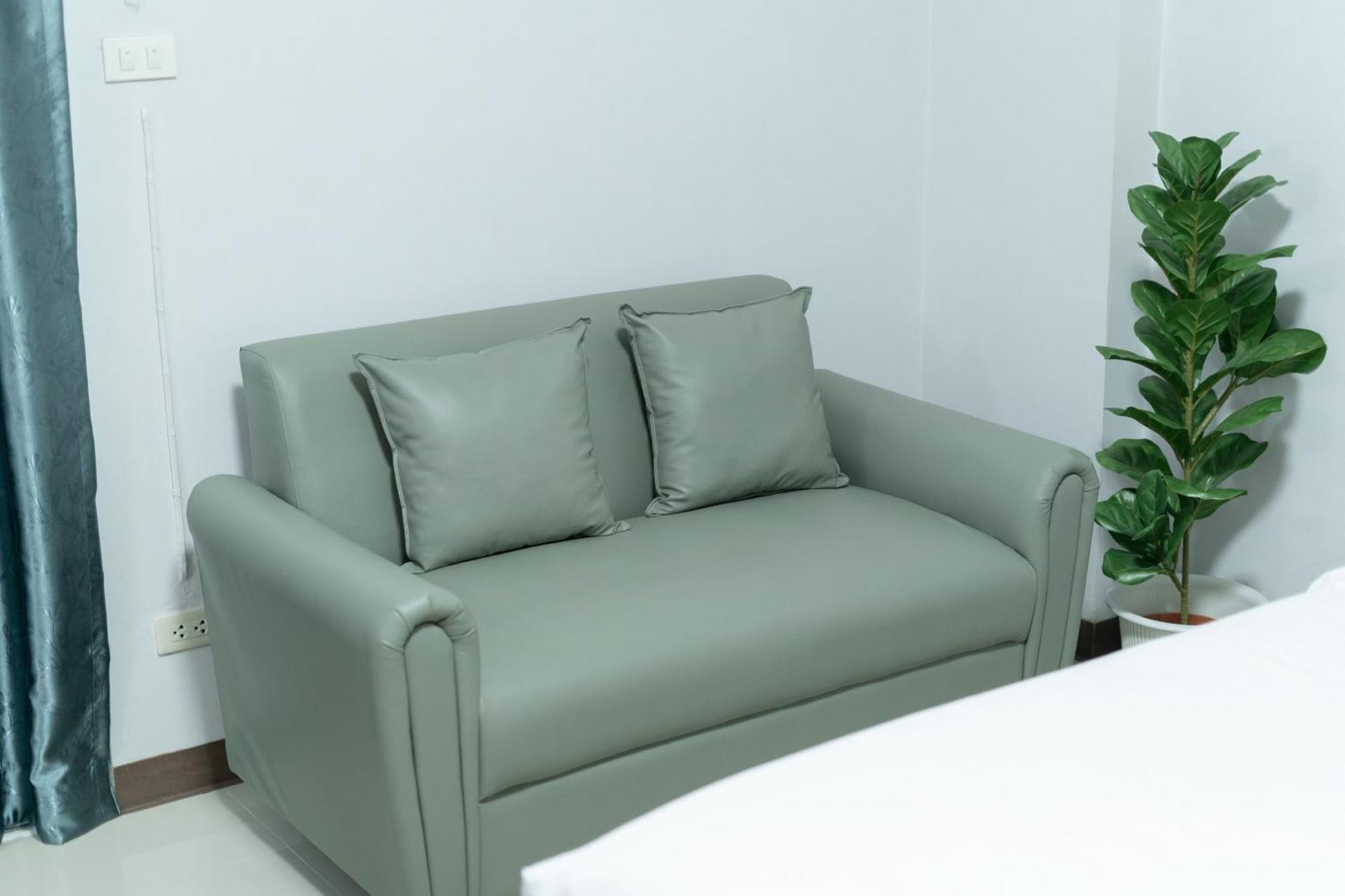 Nicha Residence Hotel Bangkok Bagian luar foto