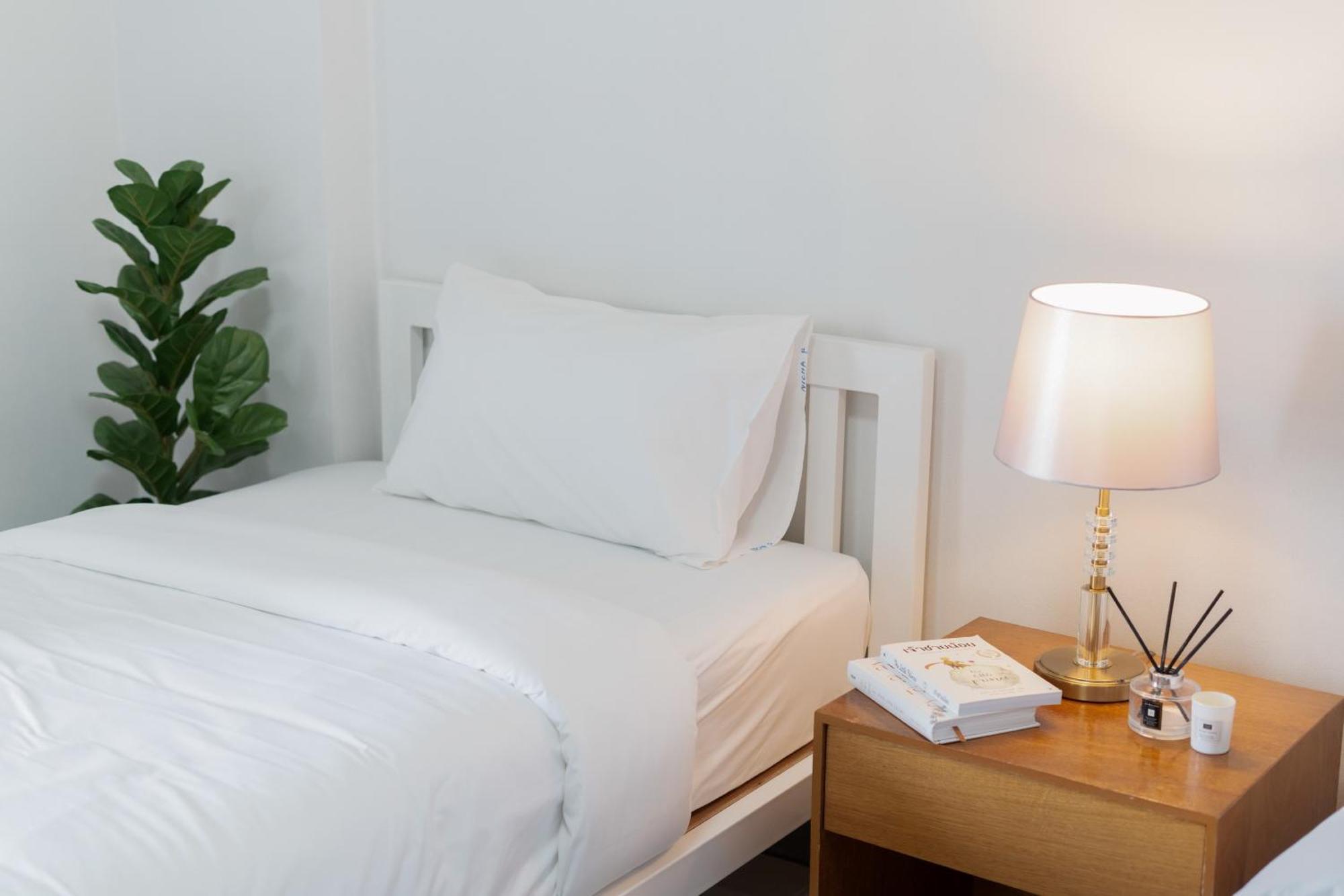 Nicha Residence Hotel Bangkok Bagian luar foto