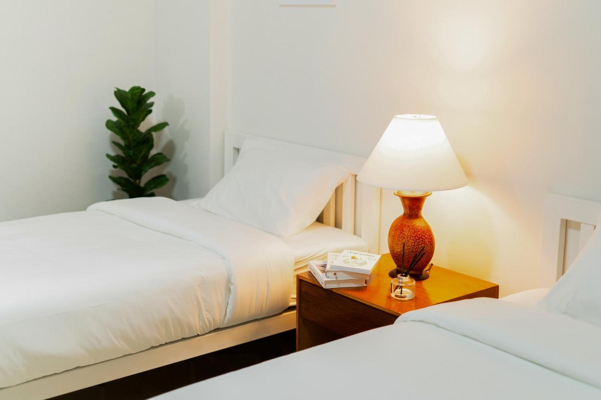 Nicha Residence Hotel Bangkok Bagian luar foto