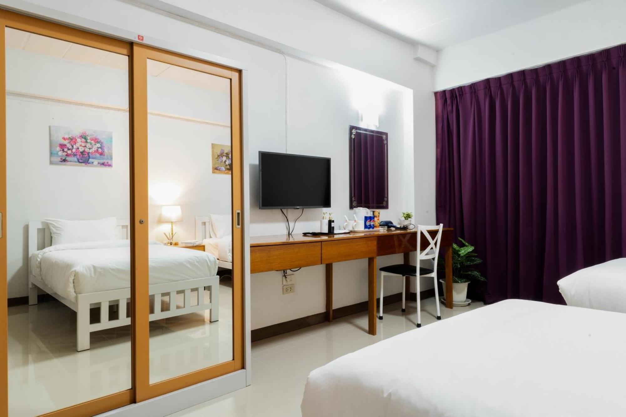 Nicha Residence Hotel Bangkok Bagian luar foto