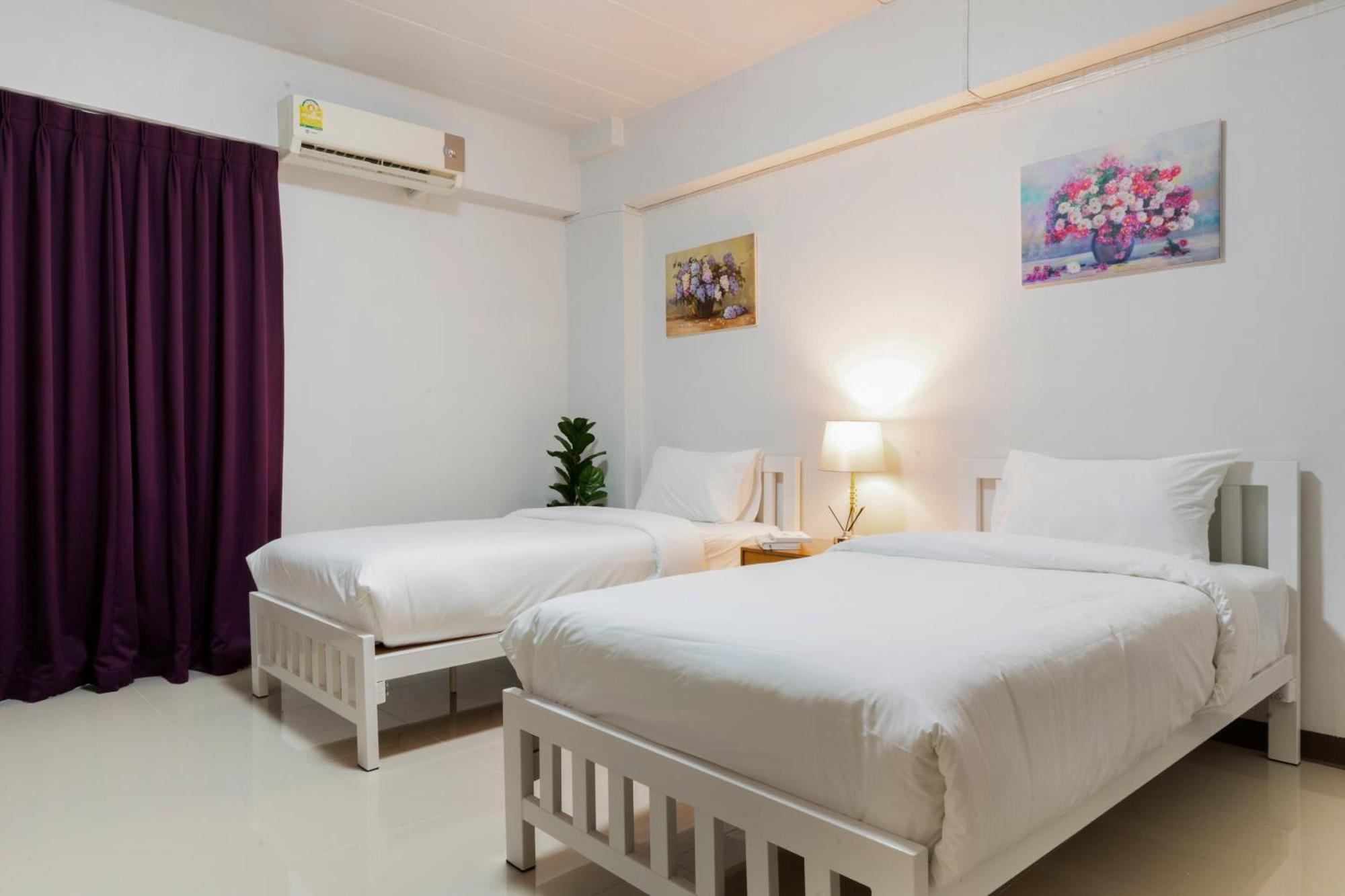 Nicha Residence Hotel Bangkok Bagian luar foto